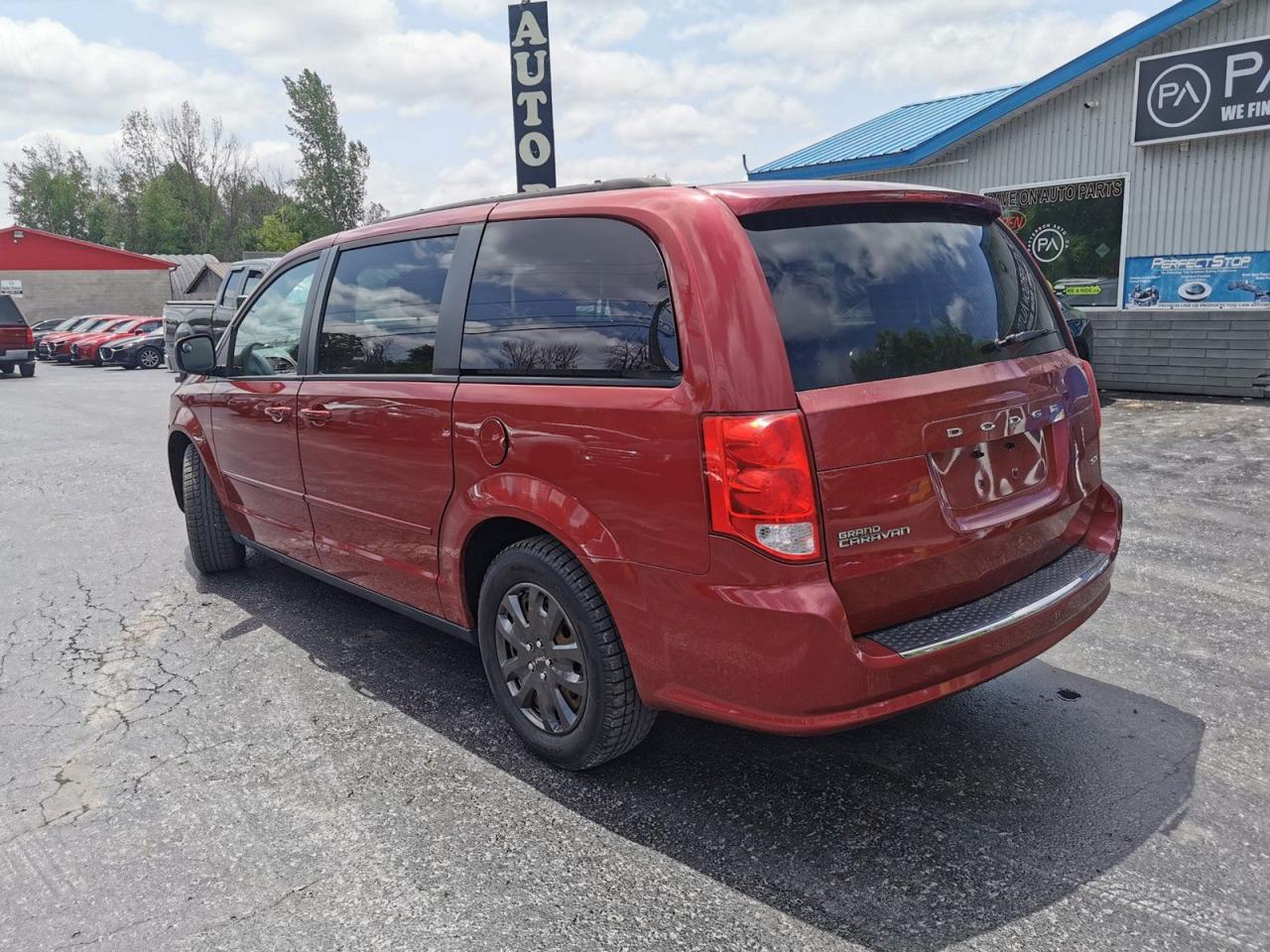 2014 Dodge Grand Caravan SE - Photo #3