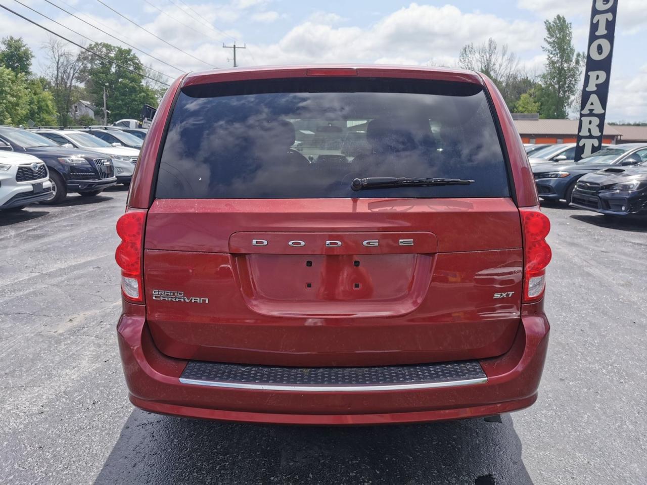 2014 Dodge Grand Caravan SE - Photo #4