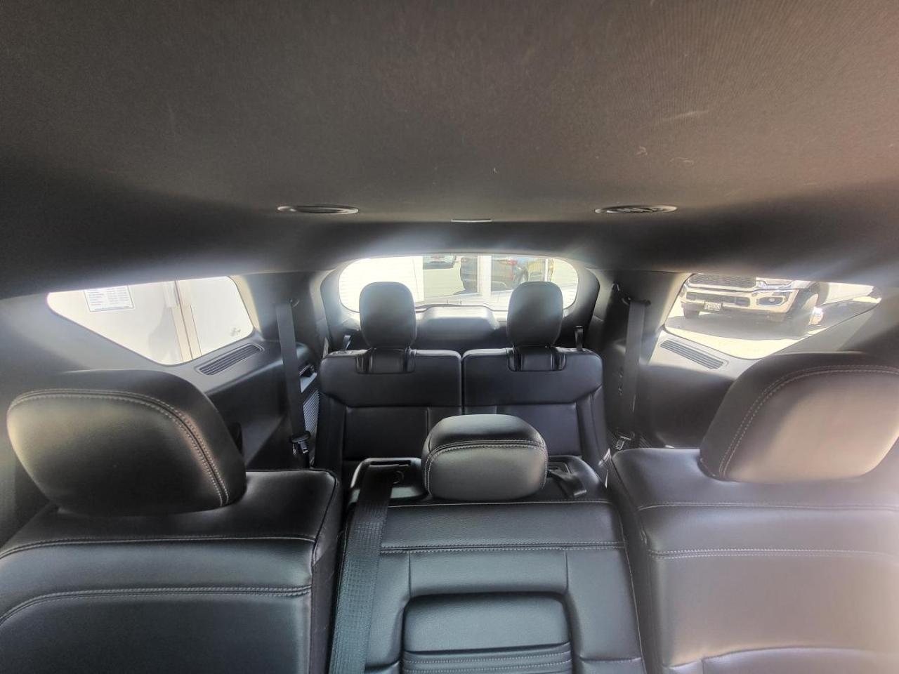 2020 Ford Explorer XLT 4WD Photo3