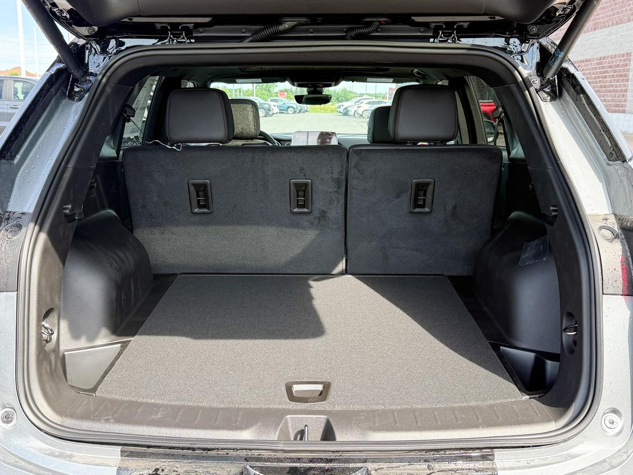 2025 Chevrolet Blazer RS 3.6L V6 WITH REMOTE START/ENTRY, HEATED/VENTILATED SEATS, HEATED STEERING WHEEL, SUNROOF, POWER LIFTGATE, HD SURROUND VISION, APPLE CARPLAY AND ANDROID AUTO Photo