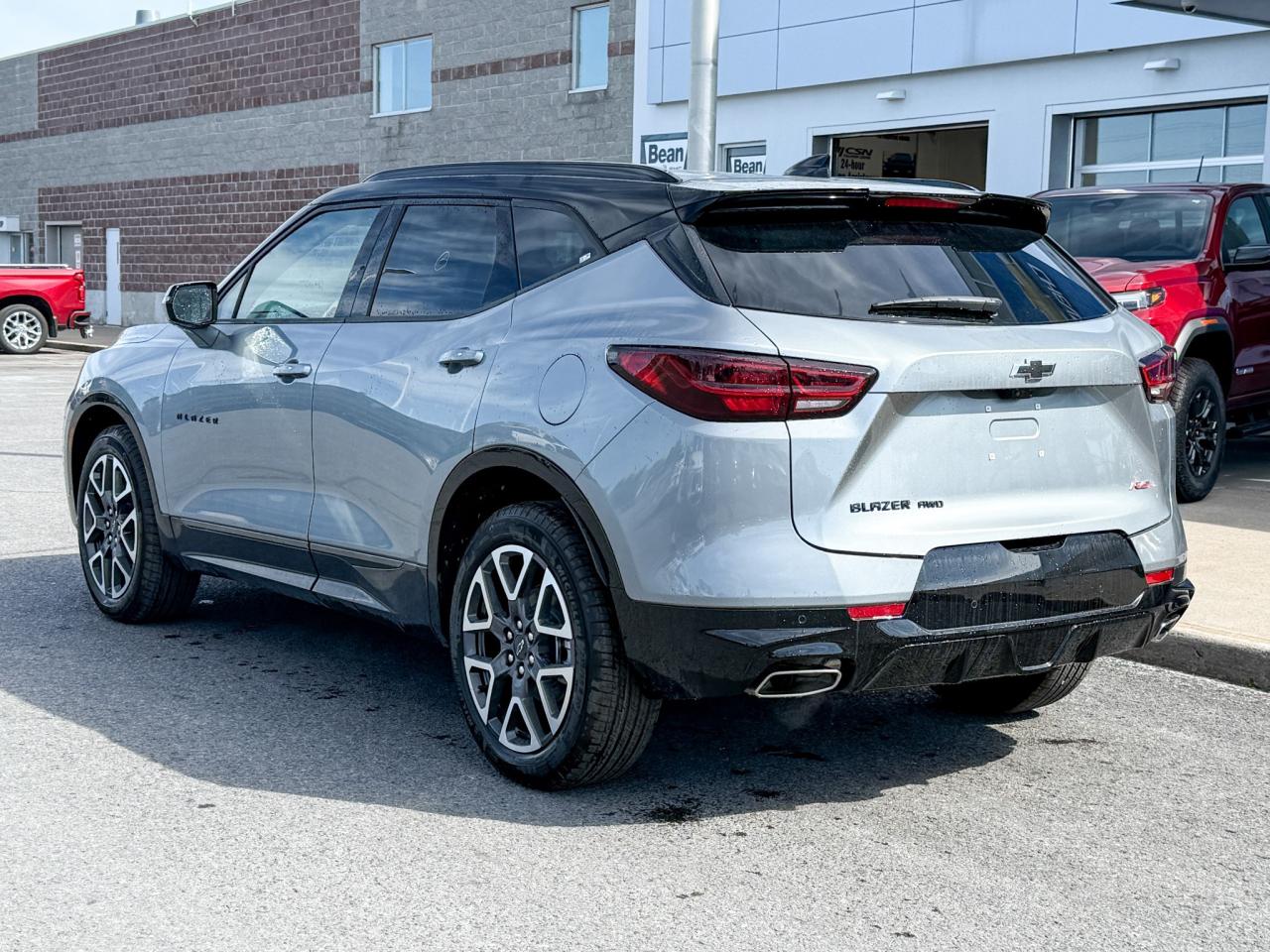 2025 Chevrolet Blazer RS 3.6L V6 WITH REMOTE START/ENTRY, HEATED/VENTILATED SEATS, HEATED STEERING WHEEL, SUNROOF, POWER LIFTGATE, HD SURROUND VISION, APPLE CARPLAY AND ANDROID AUTO Photo