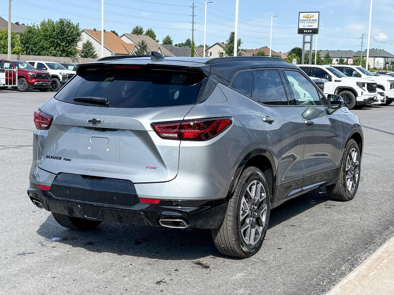 2025 Chevrolet Blazer RS 3.6L V6 WITH REMOTE START/ENTRY, HEATED/VENTILATED SEATS, HEATED STEERING WHEEL, SUNROOF, POWER LIFTGATE, HD SURROUND VISION, APPLE CARPLAY AND ANDROID AUTO Photo