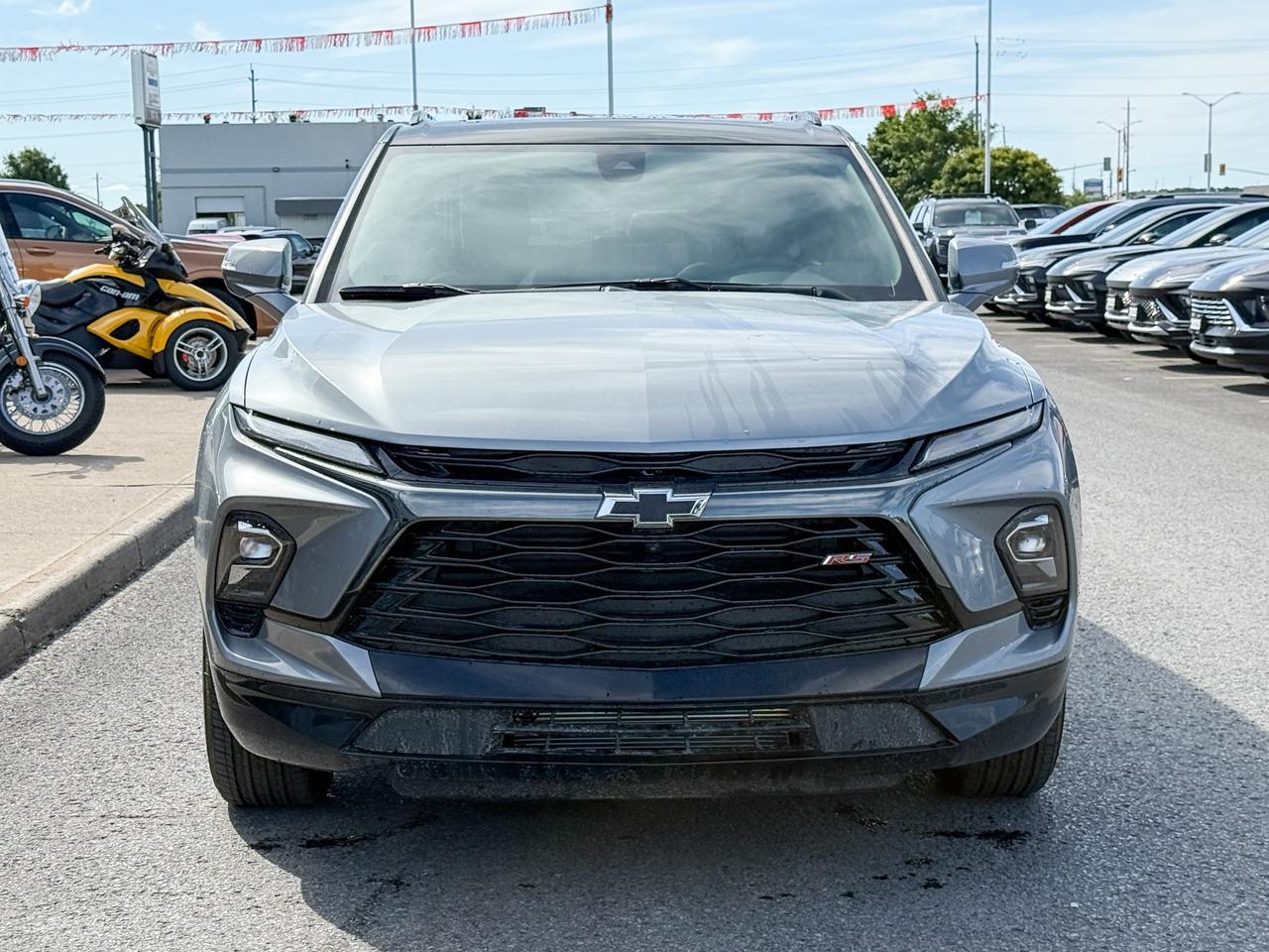 2025 Chevrolet Blazer RS 3.6L V6 WITH REMOTE START/ENTRY, HEATED/VENTILATED SEATS, HEATED STEERING WHEEL, SUNROOF, POWER LIFTGATE, HD SURROUND VISION, APPLE CARPLAY AND ANDROID AUTO Photo