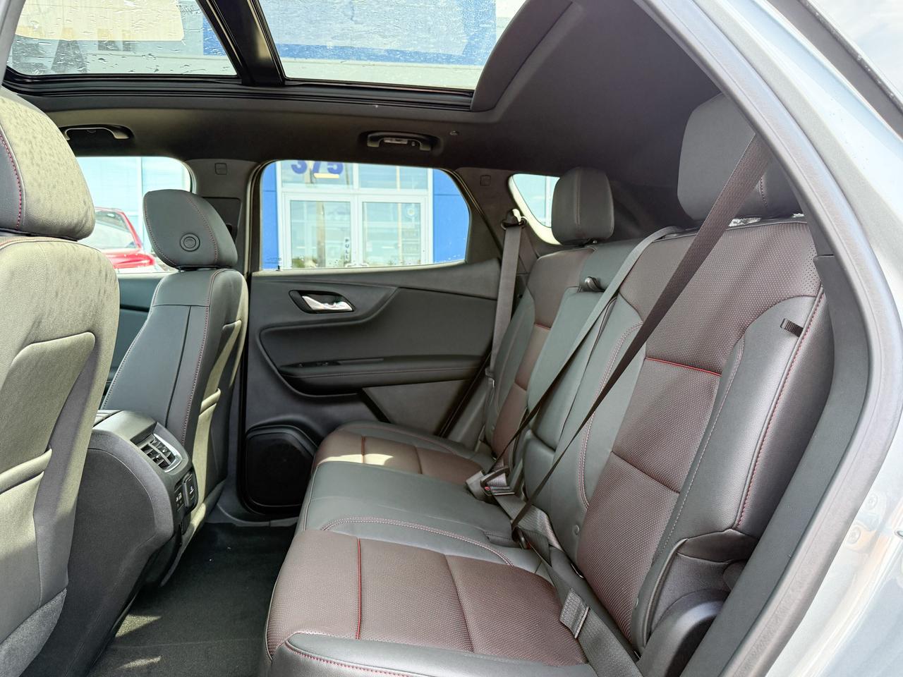 2025 Chevrolet Blazer RS 3.6L V6 WITH REMOTE START/ENTRY, HEATED/VENTILATED SEATS, HEATED STEERING WHEEL, SUNROOF, POWER LIFTGATE, HD SURROUND VISION, APPLE CARPLAY AND ANDROID AUTO Photo