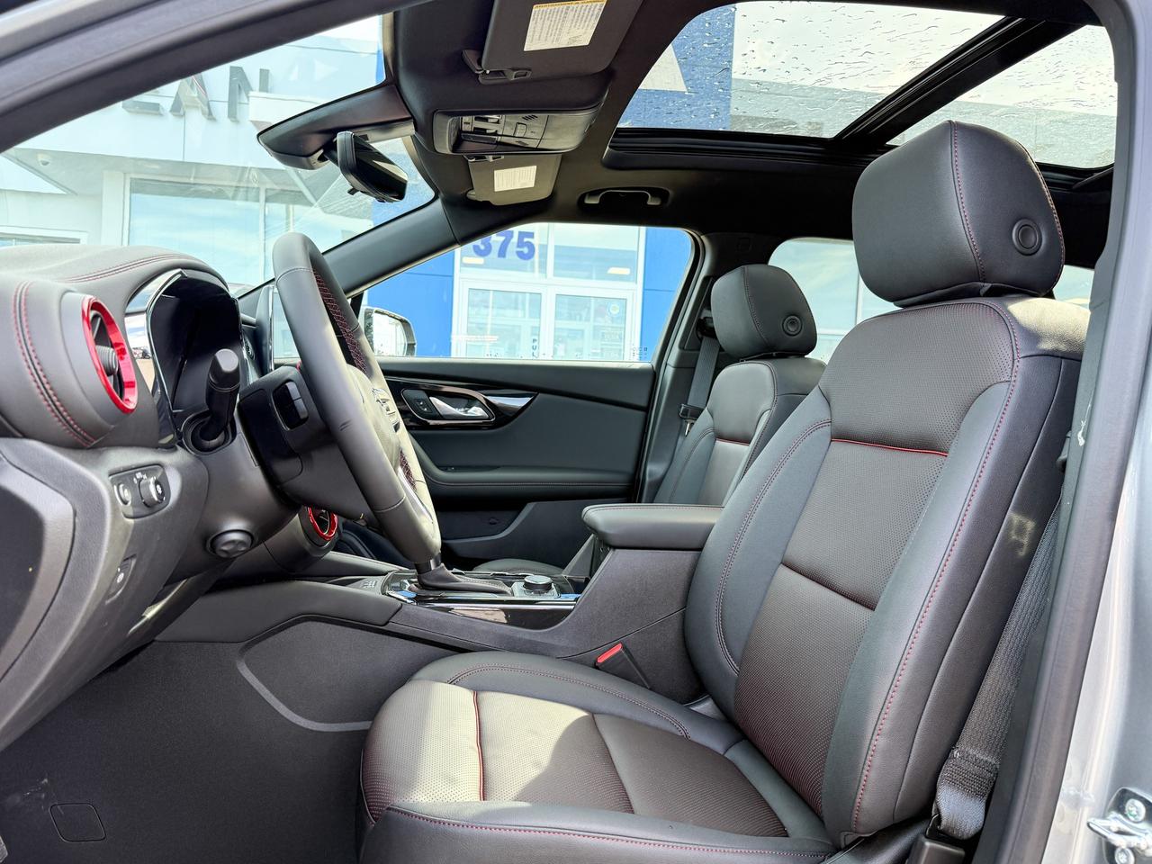 2025 Chevrolet Blazer RS 3.6L V6 WITH REMOTE START/ENTRY, HEATED/VENTILATED SEATS, HEATED STEERING WHEEL, SUNROOF, POWER LIFTGATE, HD SURROUND VISION, APPLE CARPLAY AND ANDROID AUTO Photo