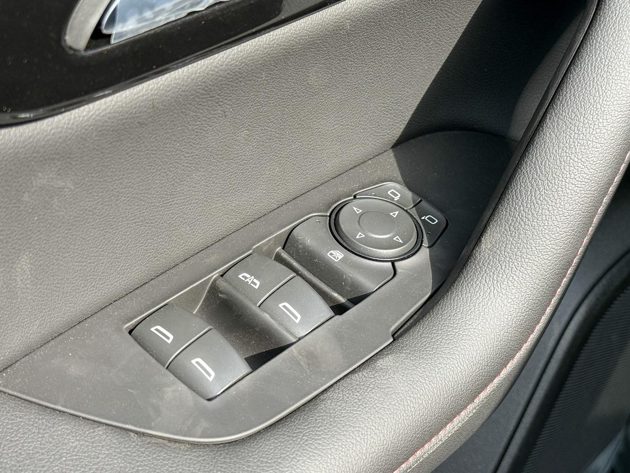 2025 Chevrolet Blazer RS 3.6L V6 WITH REMOTE START/ENTRY, HEATED/VENTILATED SEATS, HEATED STEERING WHEEL, SUNROOF, POWER LIFTGATE, HD SURROUND VISION, APPLE CARPLAY AND ANDROID AUTO Photo