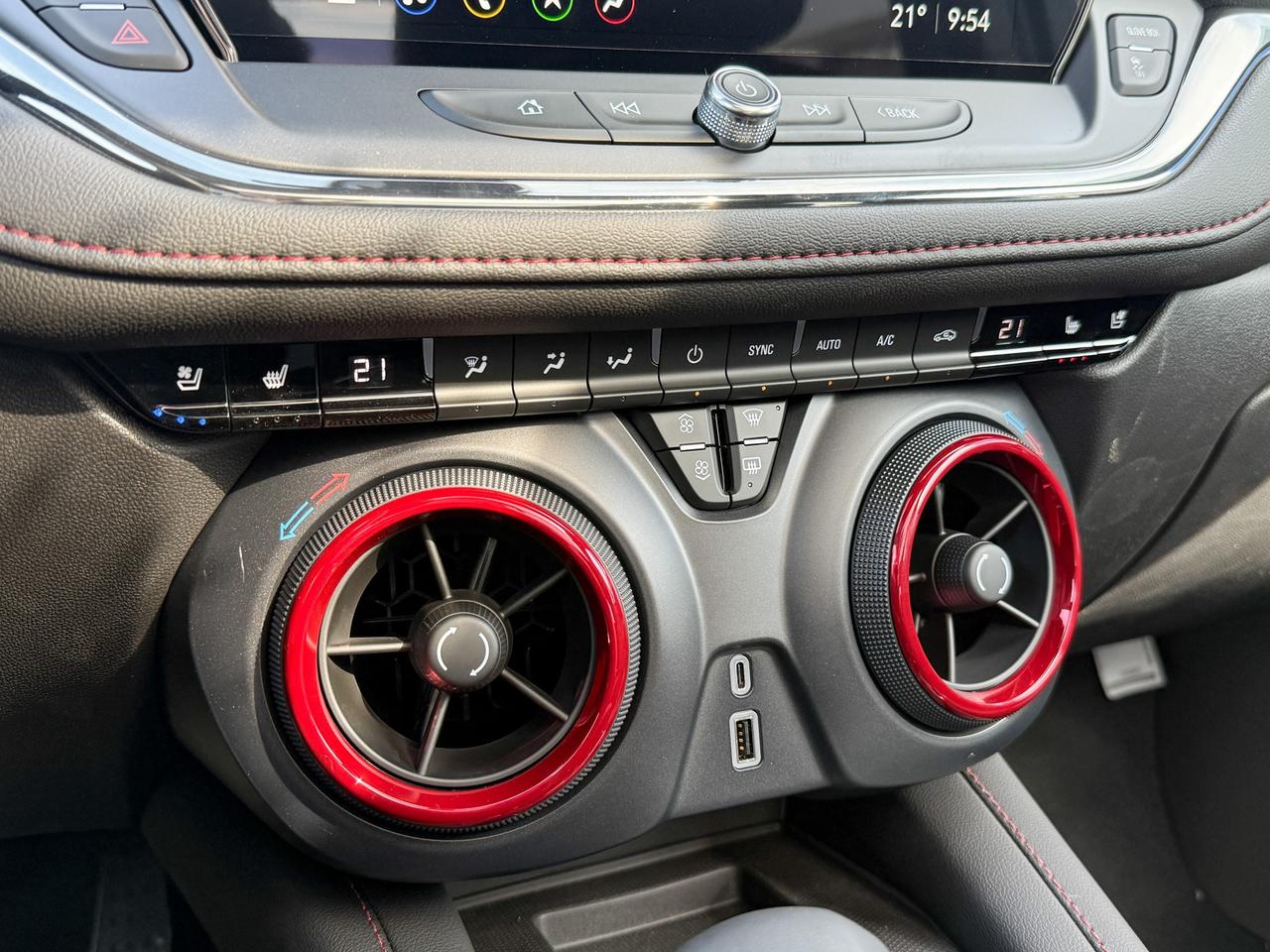 2025 Chevrolet Blazer RS 3.6L V6 WITH REMOTE START/ENTRY, HEATED/VENTILATED SEATS, HEATED STEERING WHEEL, SUNROOF, POWER LIFTGATE, HD SURROUND VISION, APPLE CARPLAY AND ANDROID AUTO Photo