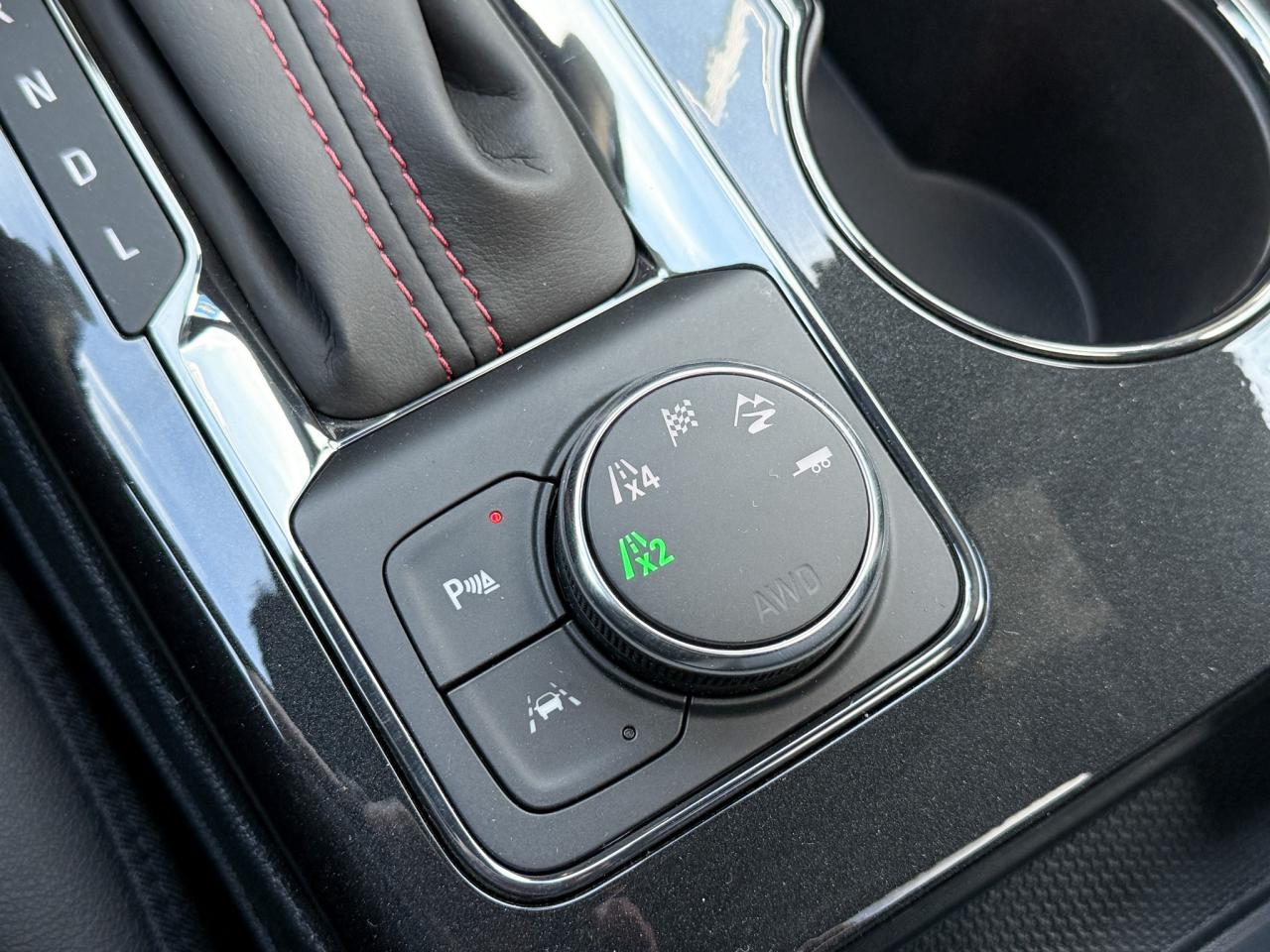 2025 Chevrolet Blazer RS 3.6L V6 WITH REMOTE START/ENTRY, HEATED/VENTILATED SEATS, HEATED STEERING WHEEL, SUNROOF, POWER LIFTGATE, HD SURROUND VISION, APPLE CARPLAY AND ANDROID AUTO Photo