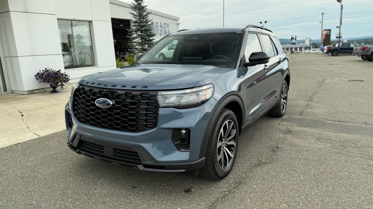 2025 Ford Explorer ST-Line Photo0