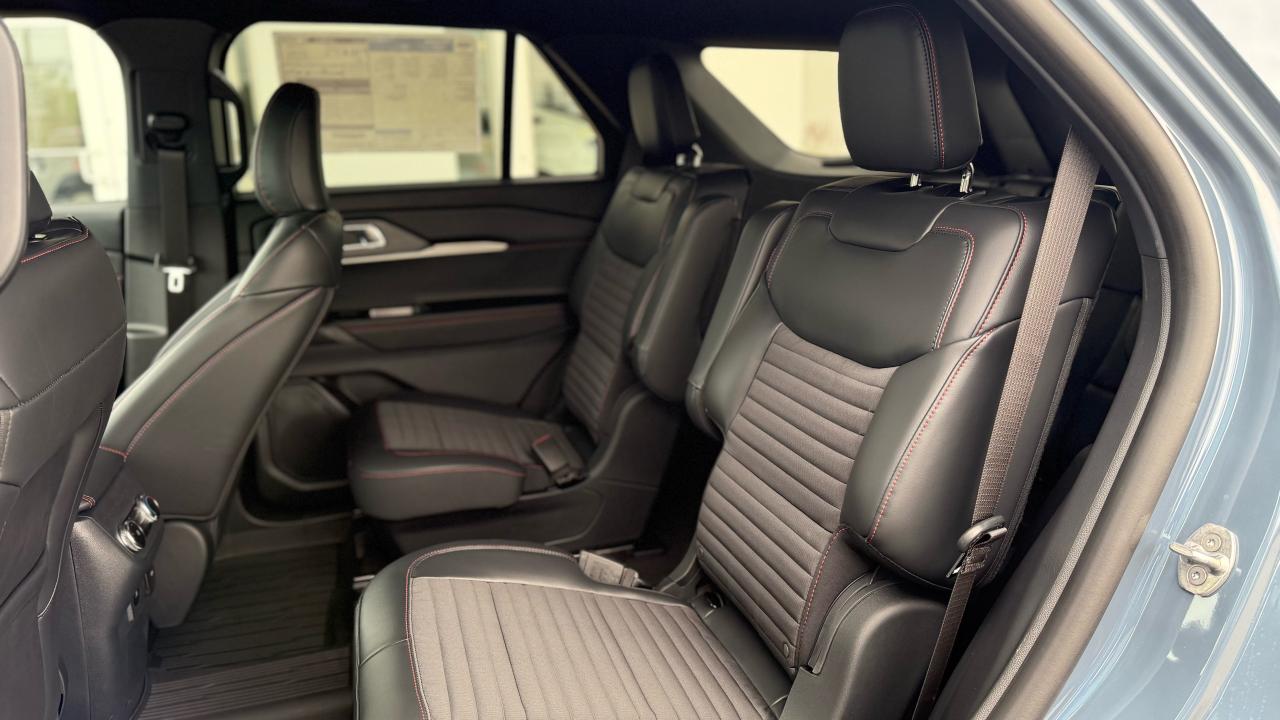 2025 Ford Explorer ST-Line Photo5