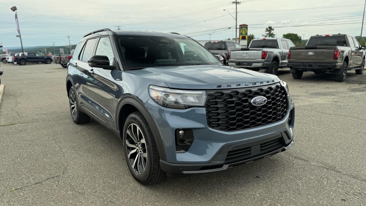 2025 Ford Explorer ST-Line Photo1