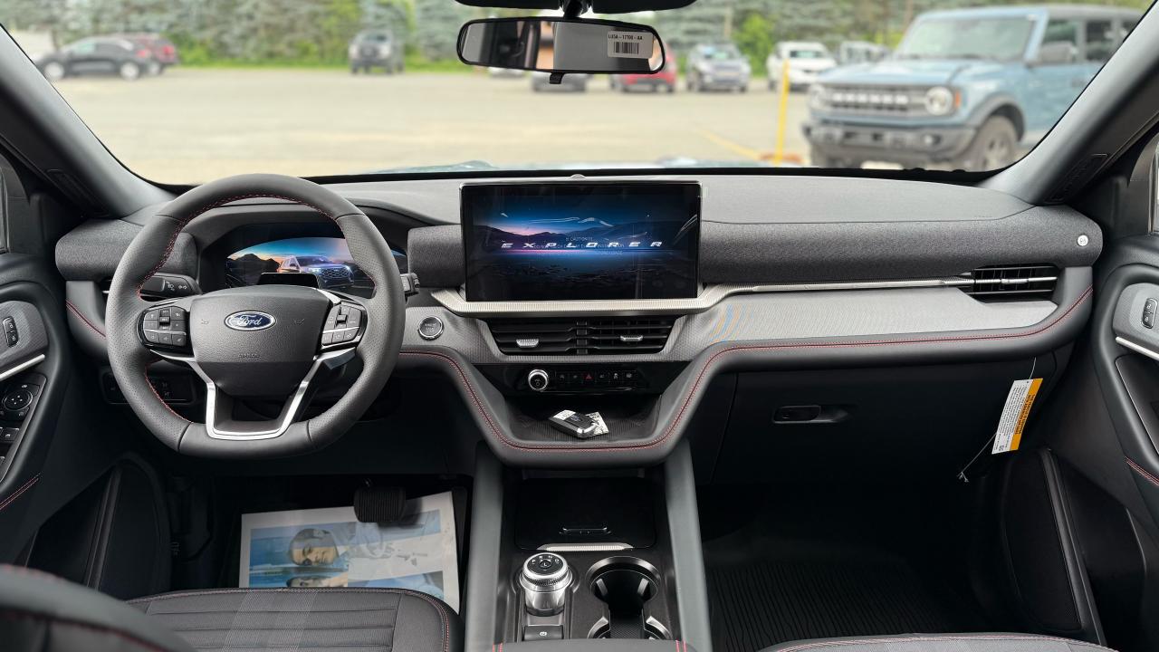 2025 Ford Explorer ST-Line Photo5