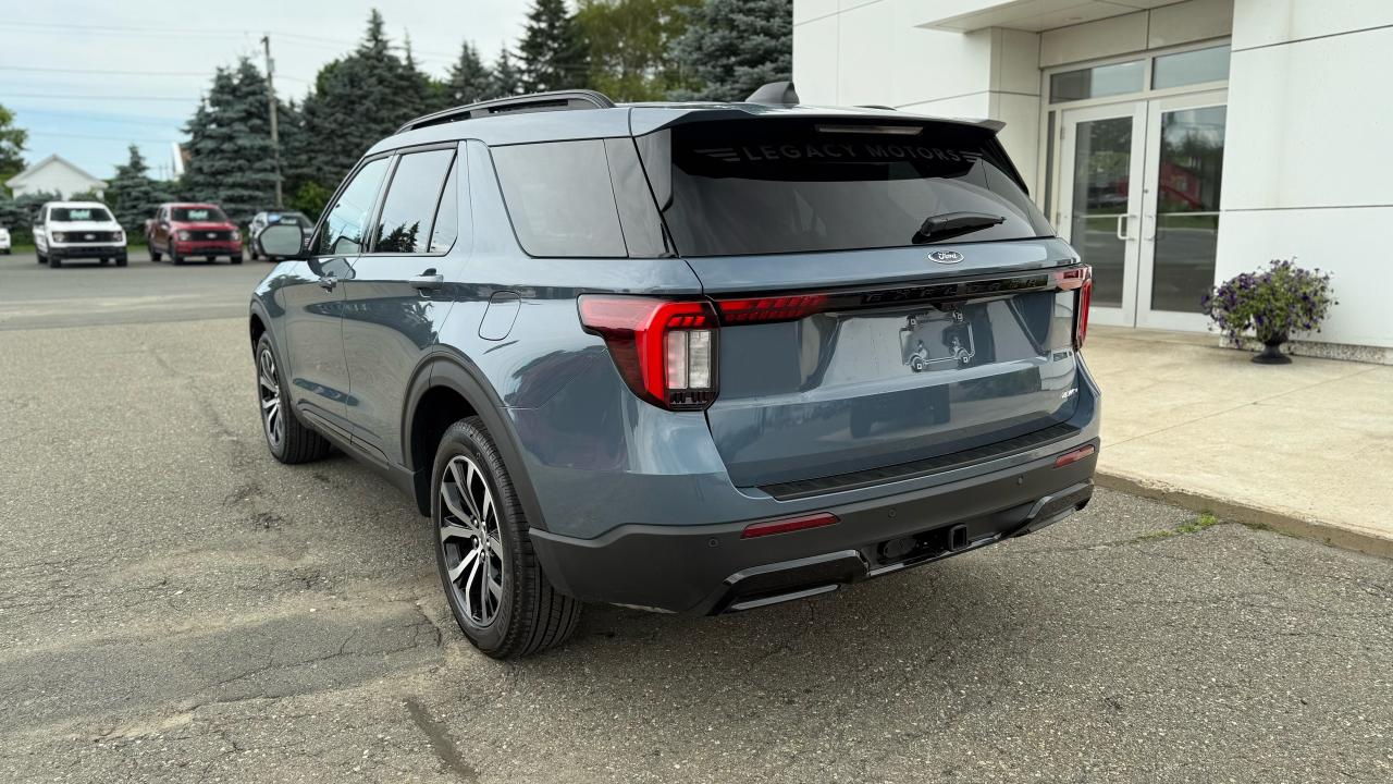 2025 Ford Explorer ST-Line Photo3