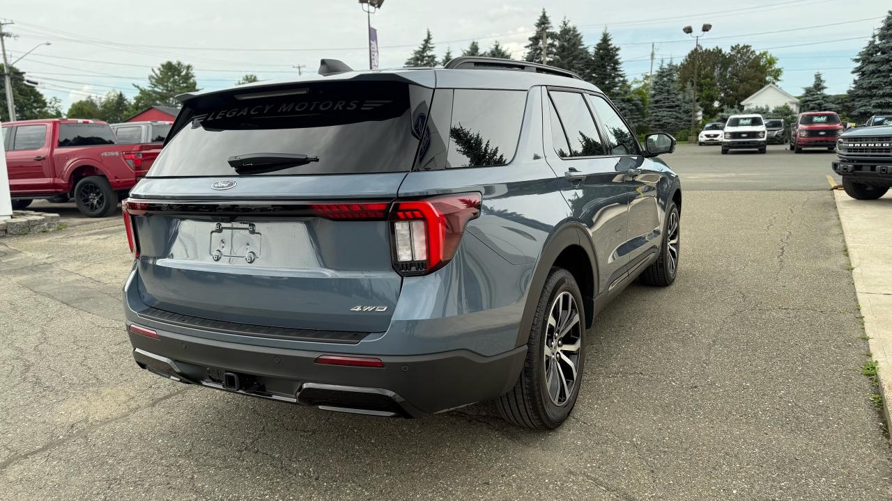 2025 Ford Explorer ST-Line Photo5