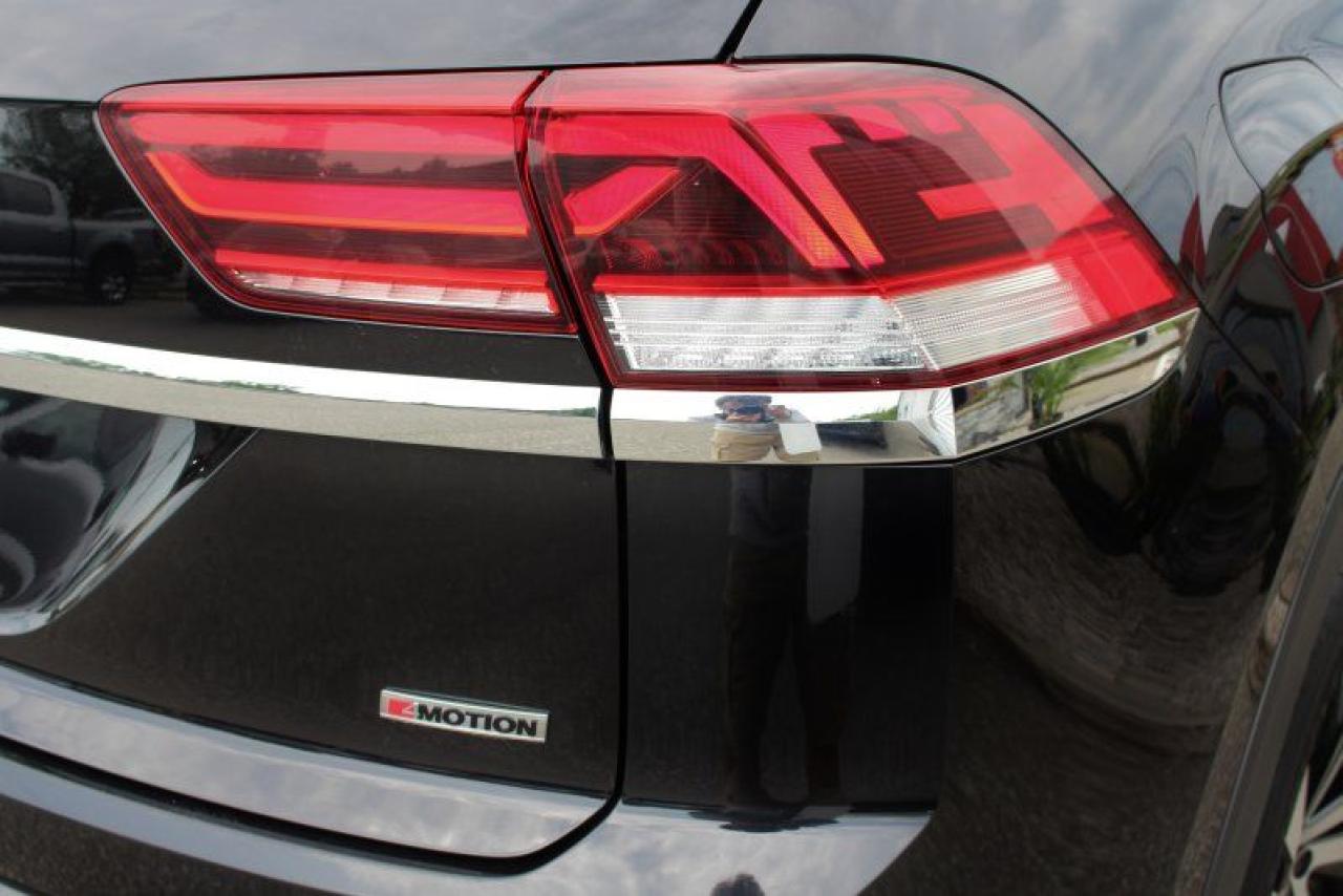 2022 Volkswagen Atlas Highline*AWD*Heated Leather*Moon Roof*CarPlay*Navi Photo3