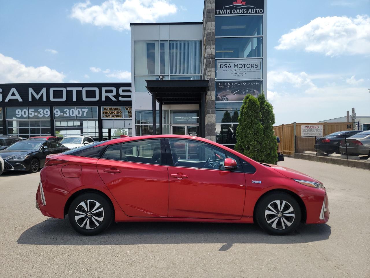 2018 Toyota Prius Prime Upgrade Photo4