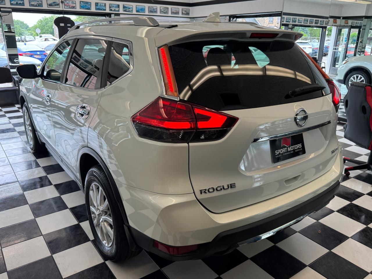 2017 Nissan Rogue AWD SV+New Tires+Brakes+Roof+PWR Gate+CLEAN CARFAX - Photo #5