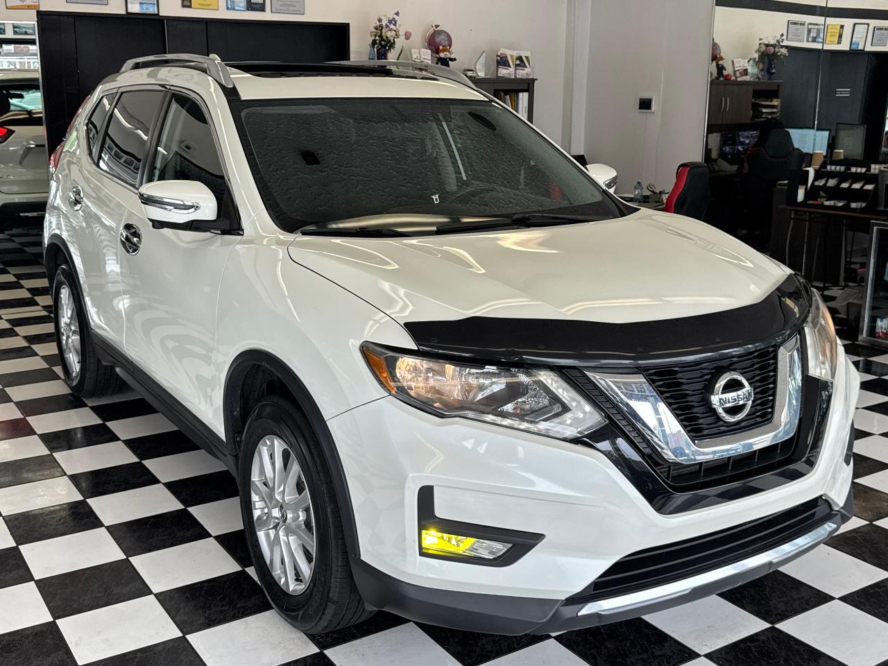 2017 Nissan Rogue AWD SV+New Tires+Brakes+Roof+PWR Gate+CLEAN CARFAX Photo8