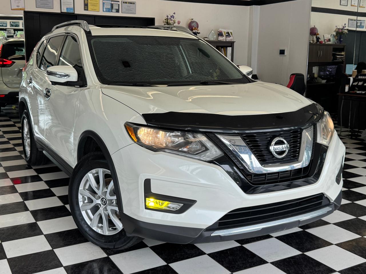 2017 Nissan Rogue AWD SV+New Tires+Brakes+Roof+PWR Gate+CLEAN CARFAX Photo16