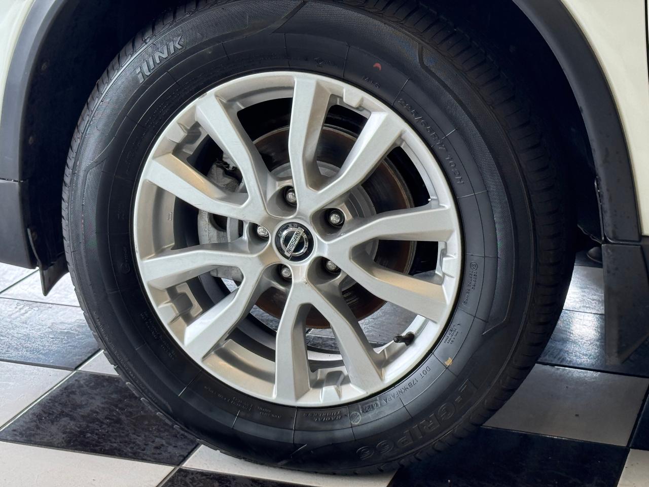 2017 Nissan Rogue AWD SV+New Tires+Brakes+Roof+PWR Gate+CLEAN CARFAX - Photo #49