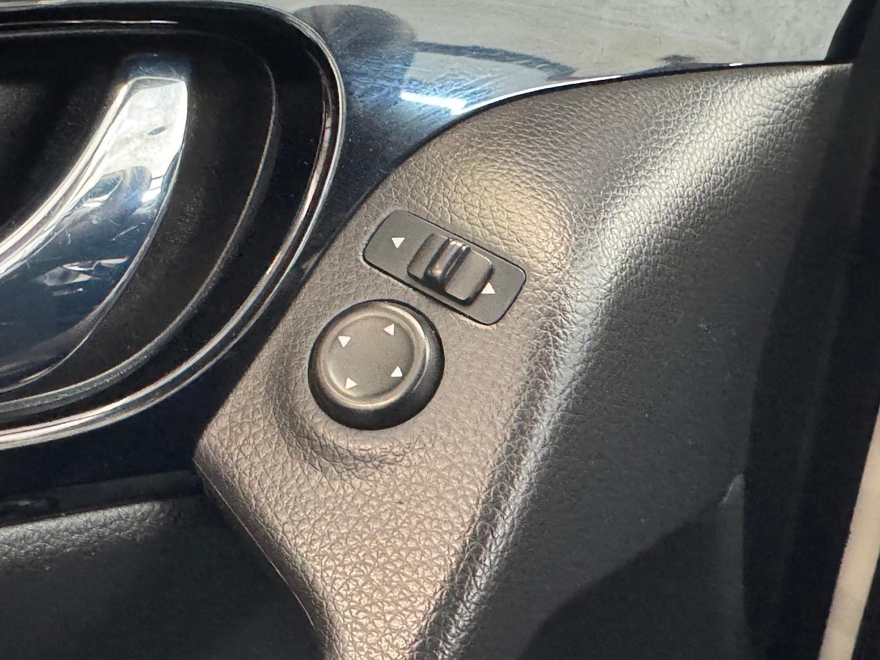 2018 Nissan Qashqai S+Camera+Heated Seats+A/C+CLEAN CARFAX Photo48