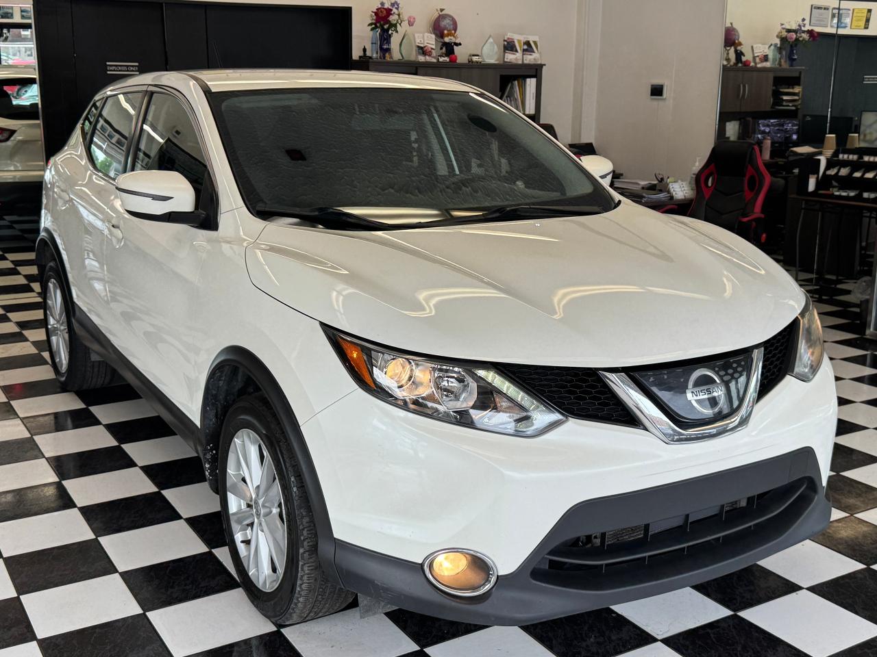 2018 Nissan Qashqai S+Camera+Heated Seats+A/C+CLEAN CARFAX Photo8