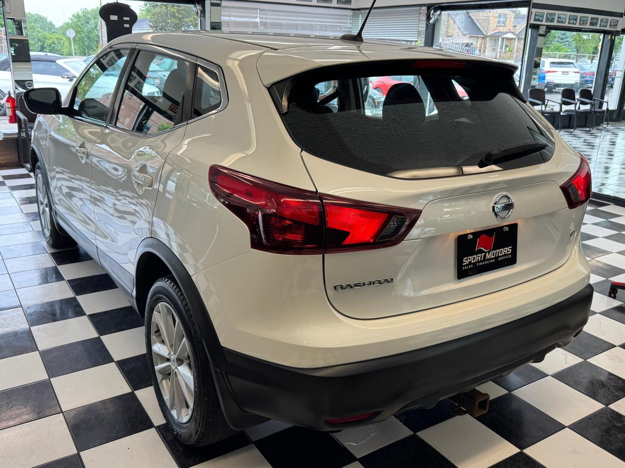 2018 Nissan Qashqai S+Camera+Heated Seats+A/C+CLEAN CARFAX Photo5