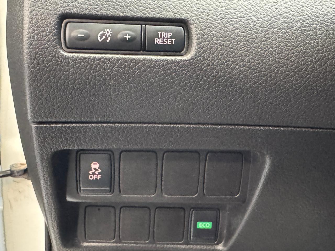 2018 Nissan Qashqai S+Camera+Heated Seats+A/C+CLEAN CARFAX - Photo #46