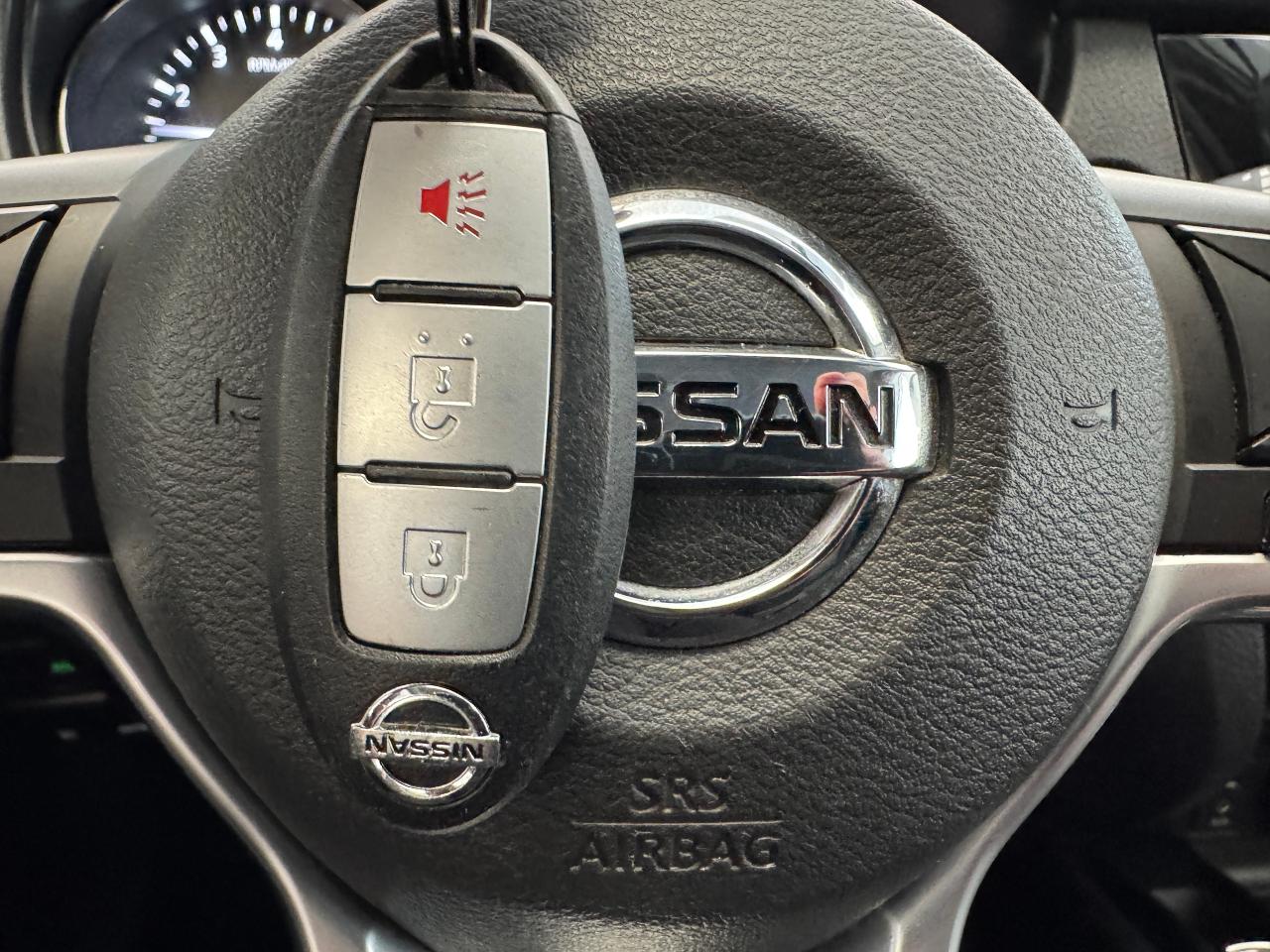 2018 Nissan Qashqai S+Camera+Heated Seats+A/C+CLEAN CARFAX Photo17