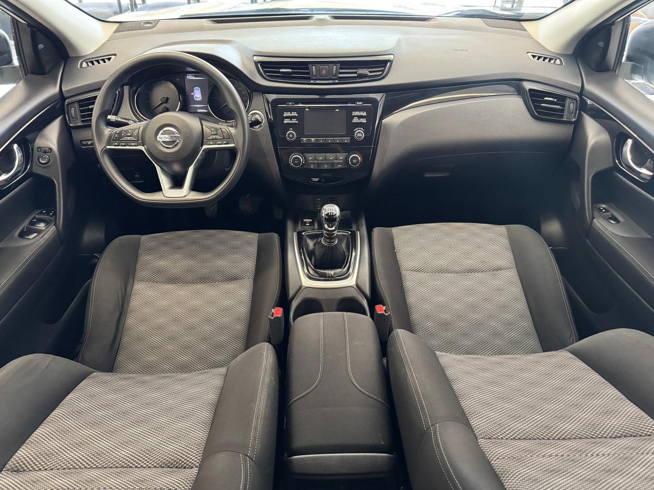 2018 Nissan Qashqai S+Camera+Heated Seats+A/C+CLEAN CARFAX Photo2