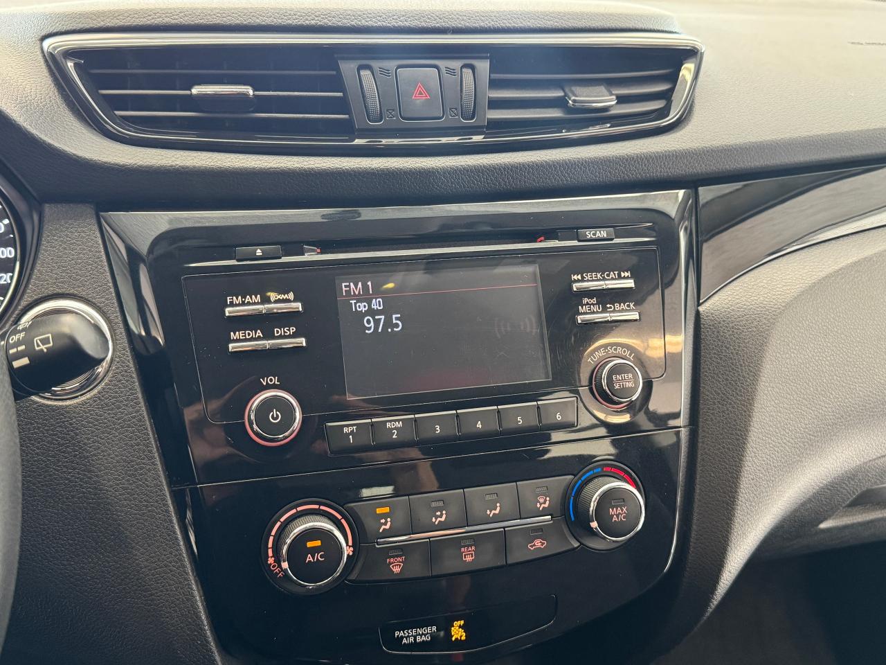 2018 Nissan Qashqai S+Camera+Heated Seats+A/C+CLEAN CARFAX - Photo #13