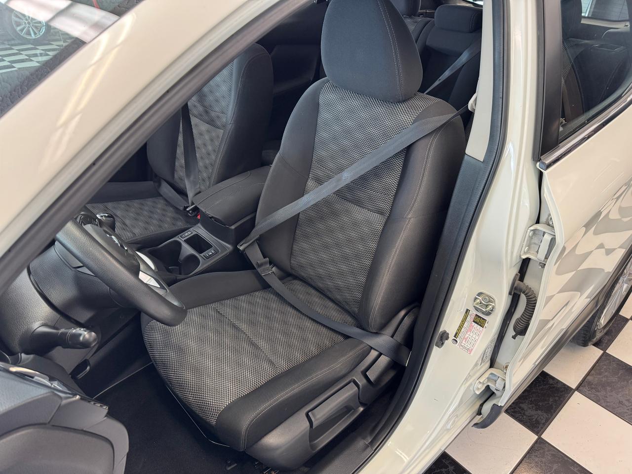2018 Nissan Qashqai S+Camera+Heated Seats+A/C+CLEAN CARFAX Photo20