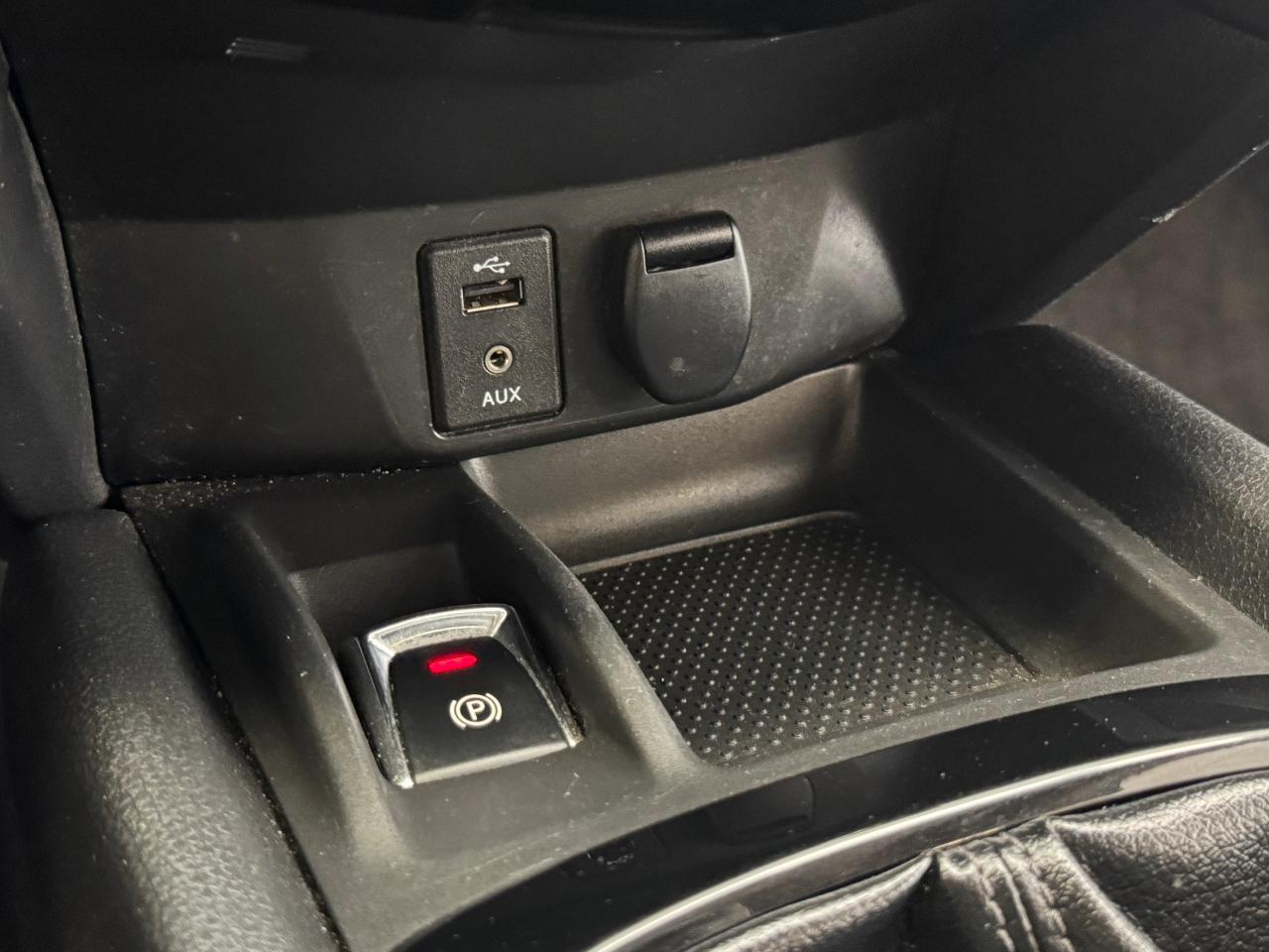 2018 Nissan Qashqai S+Camera+Heated Seats+A/C+CLEAN CARFAX Photo32