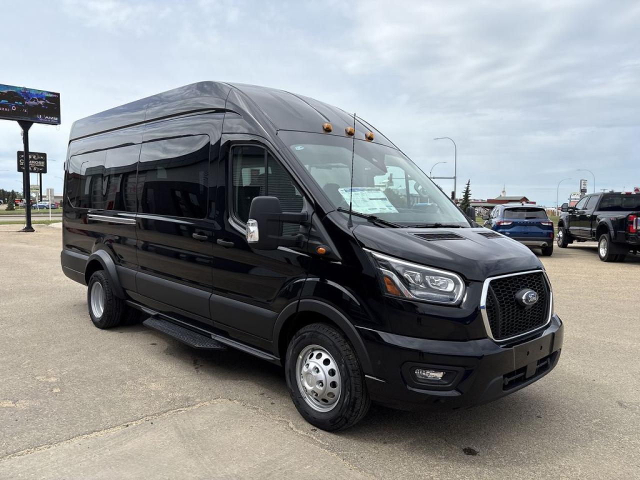 2025 Ford Transit Passenger Wagon XLT 302A Photo0