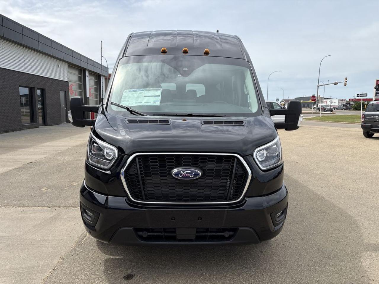 2025 Ford Transit Passenger Wagon XLT 302A Photo5