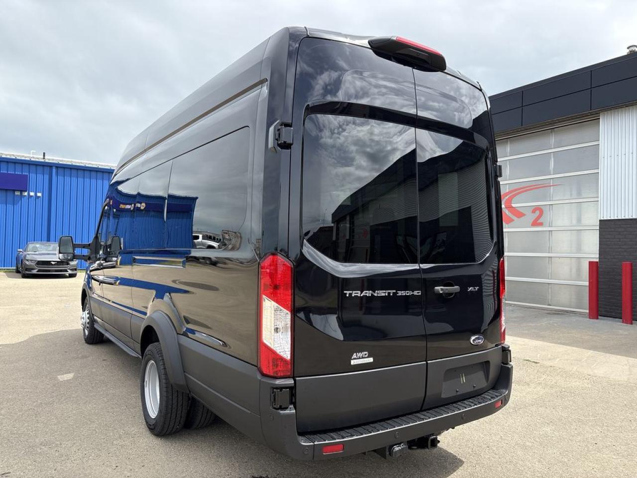 2025 Ford Transit Passenger Wagon XLT 302A Photo5
