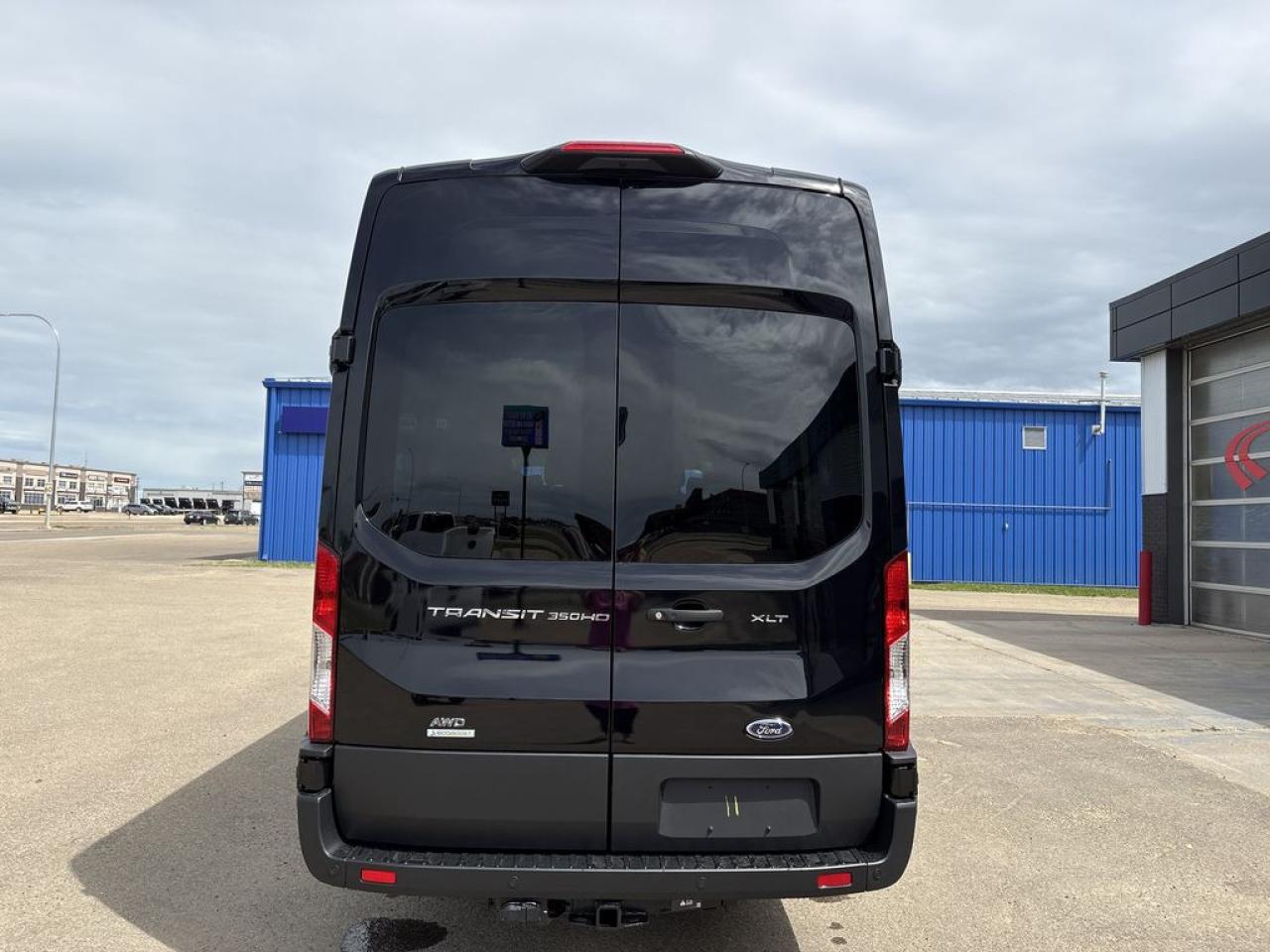 2025 Ford Transit Passenger Wagon XLT 302A Photo5