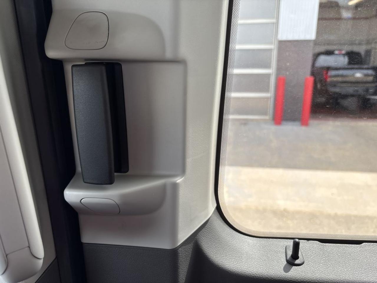 2025 Ford Transit Passenger Wagon XLT 302A Photo5