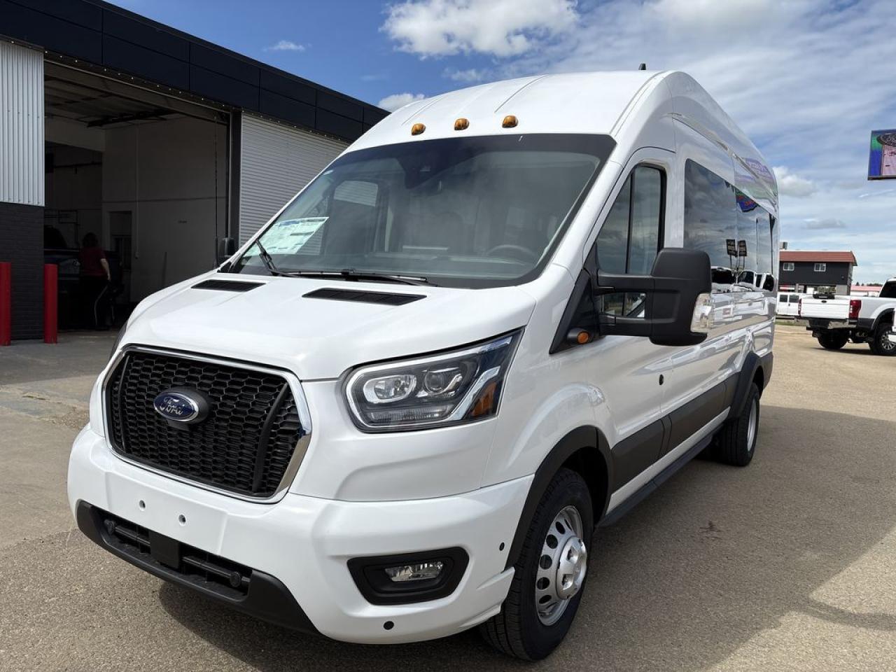2025 Ford Transit Passenger Wagon XLT 302A Photo5