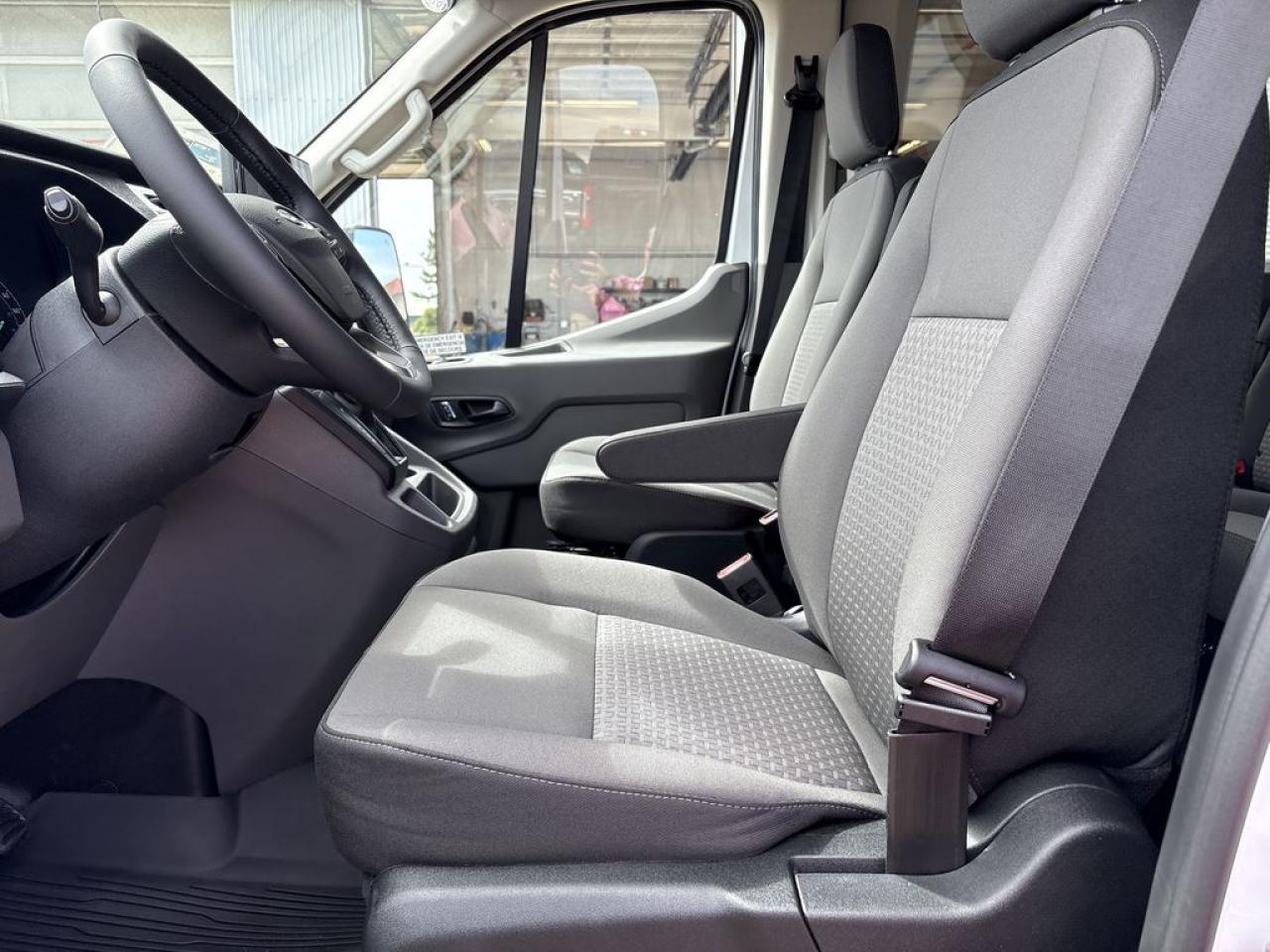2025 Ford Transit Passenger Wagon XLT 302A Photo5
