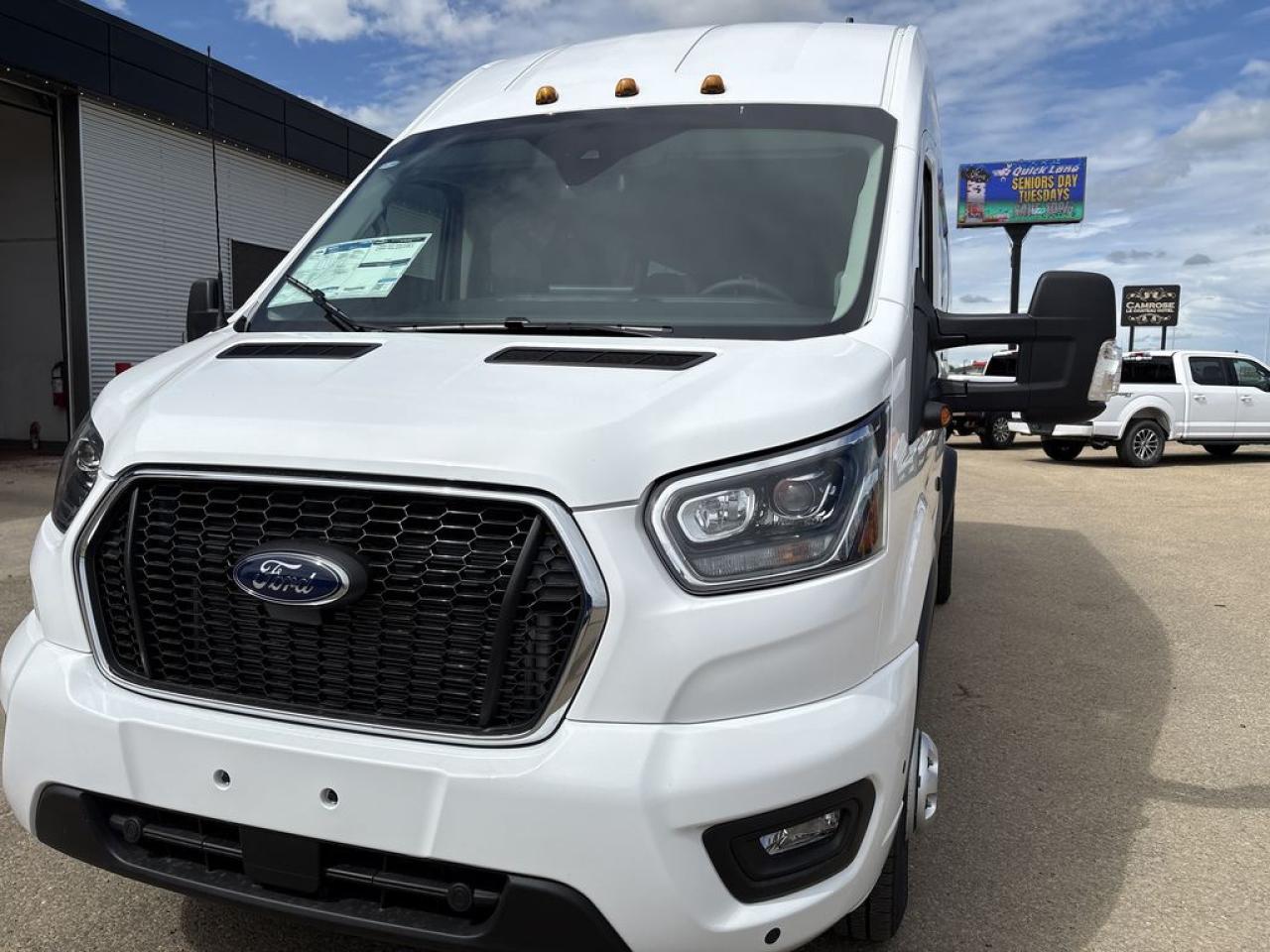 2025 Ford Transit Passenger Wagon XLT 302A Photo5