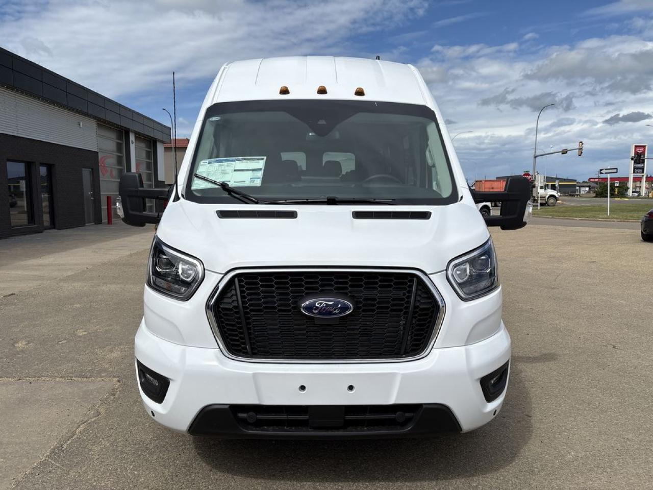 2025 Ford Transit Passenger Wagon XLT 302A Photo5