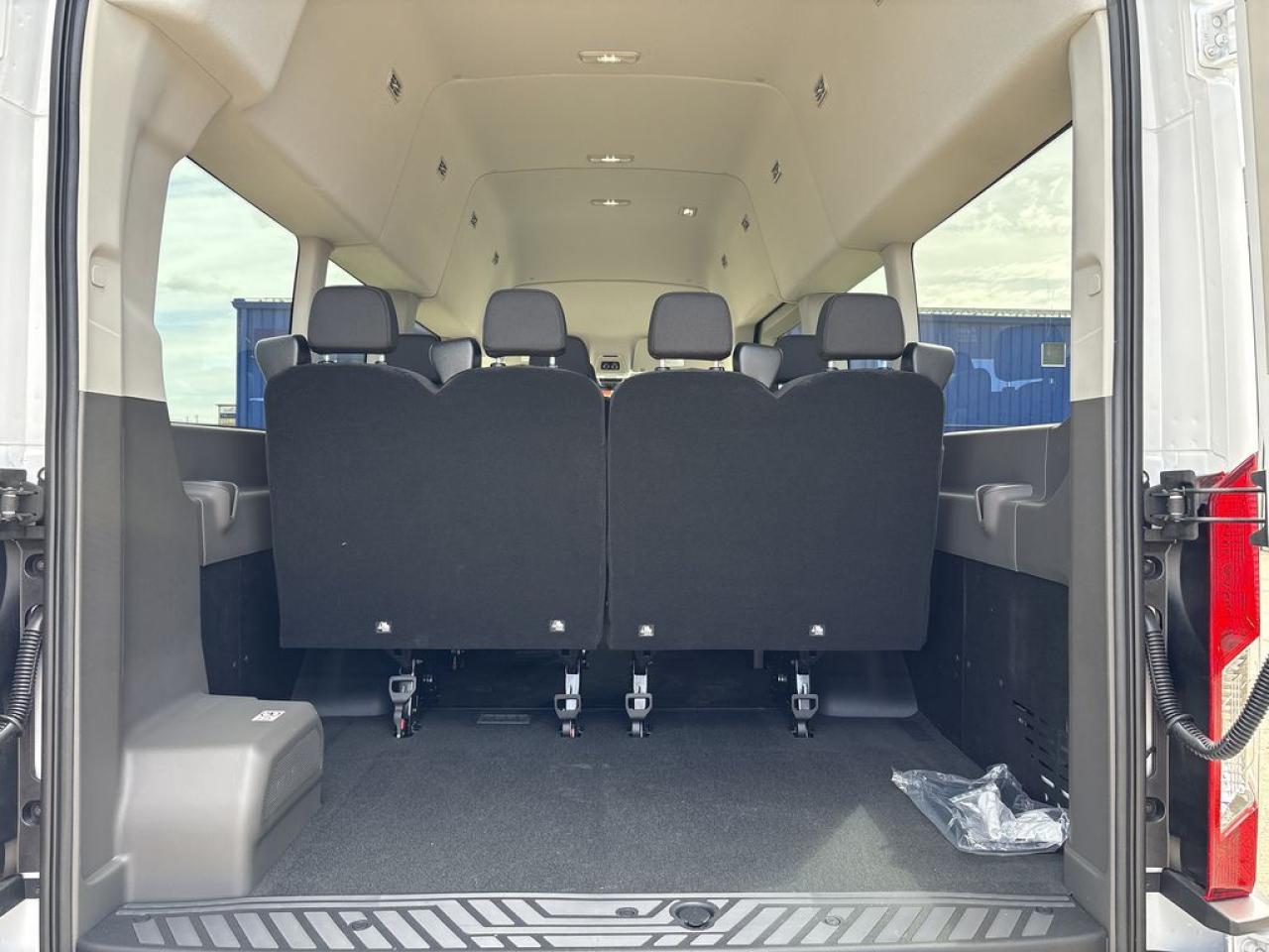 2025 Ford Transit Passenger Wagon XLT 302A Photo5