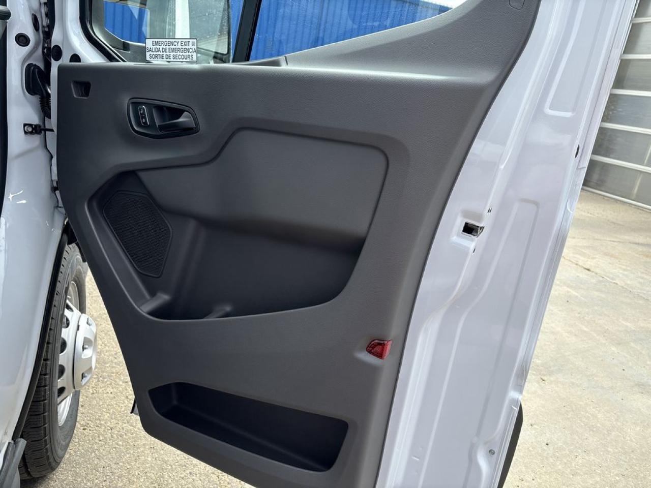 2025 Ford Transit Passenger Wagon XLT 302A Photo5