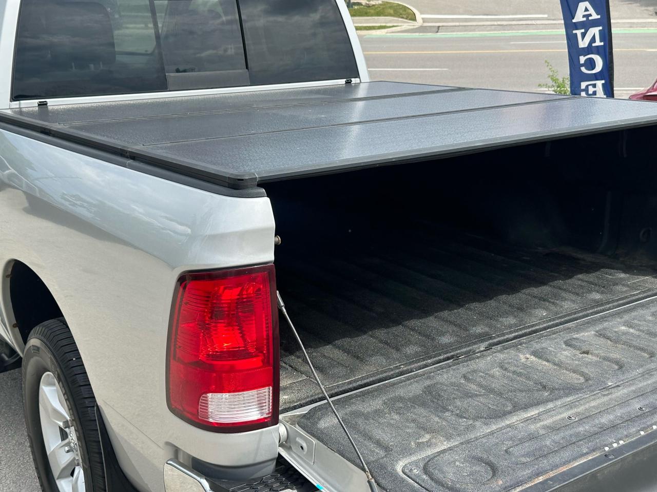 2016 RAM 1500 SLT - Photo #9