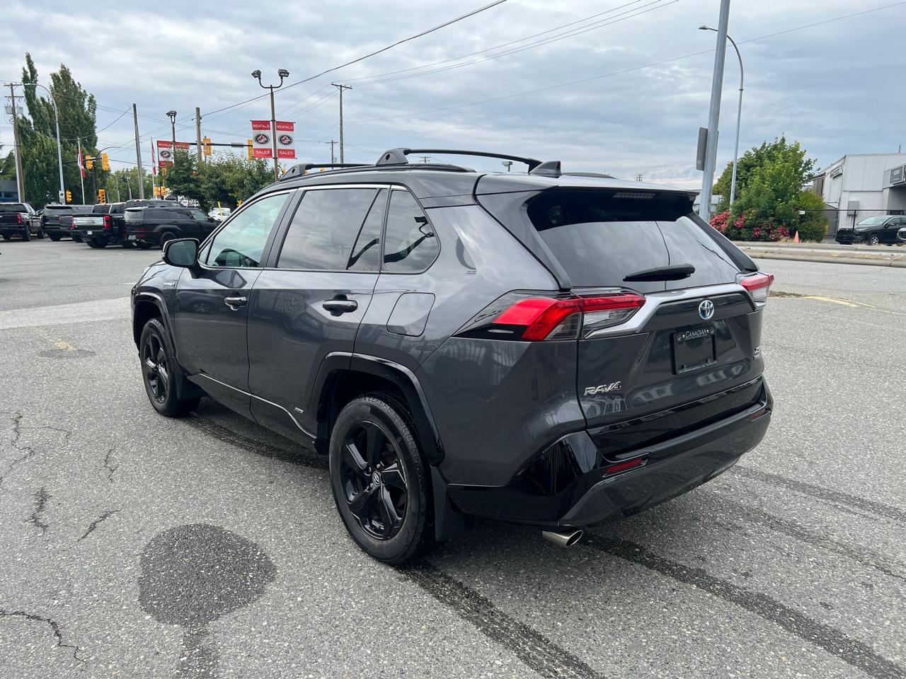 2021 Toyota RAV4 Hybrid XSE Photo5