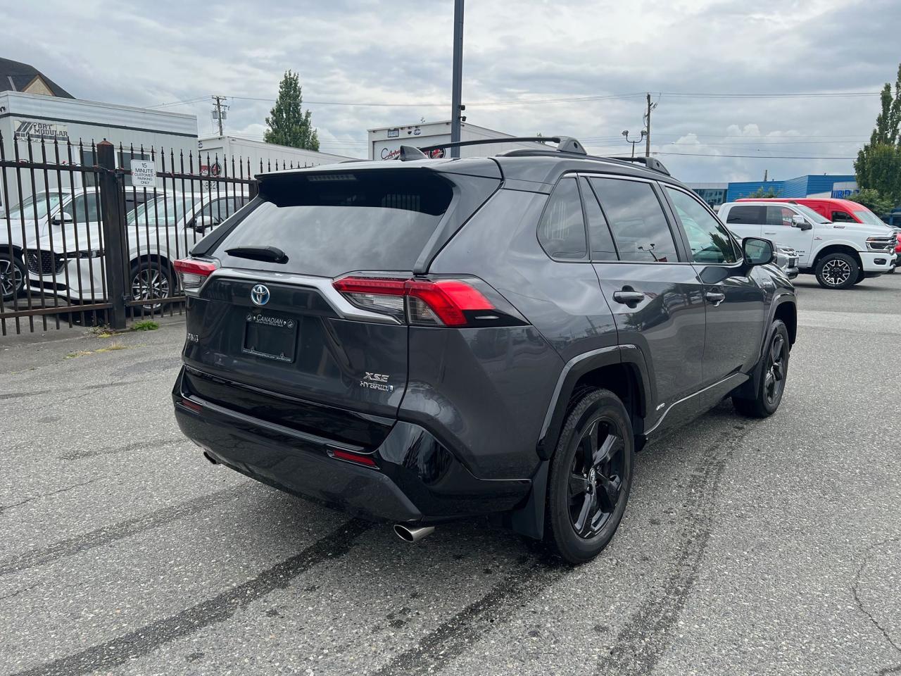2021 Toyota RAV4 Hybrid XSE Photo9