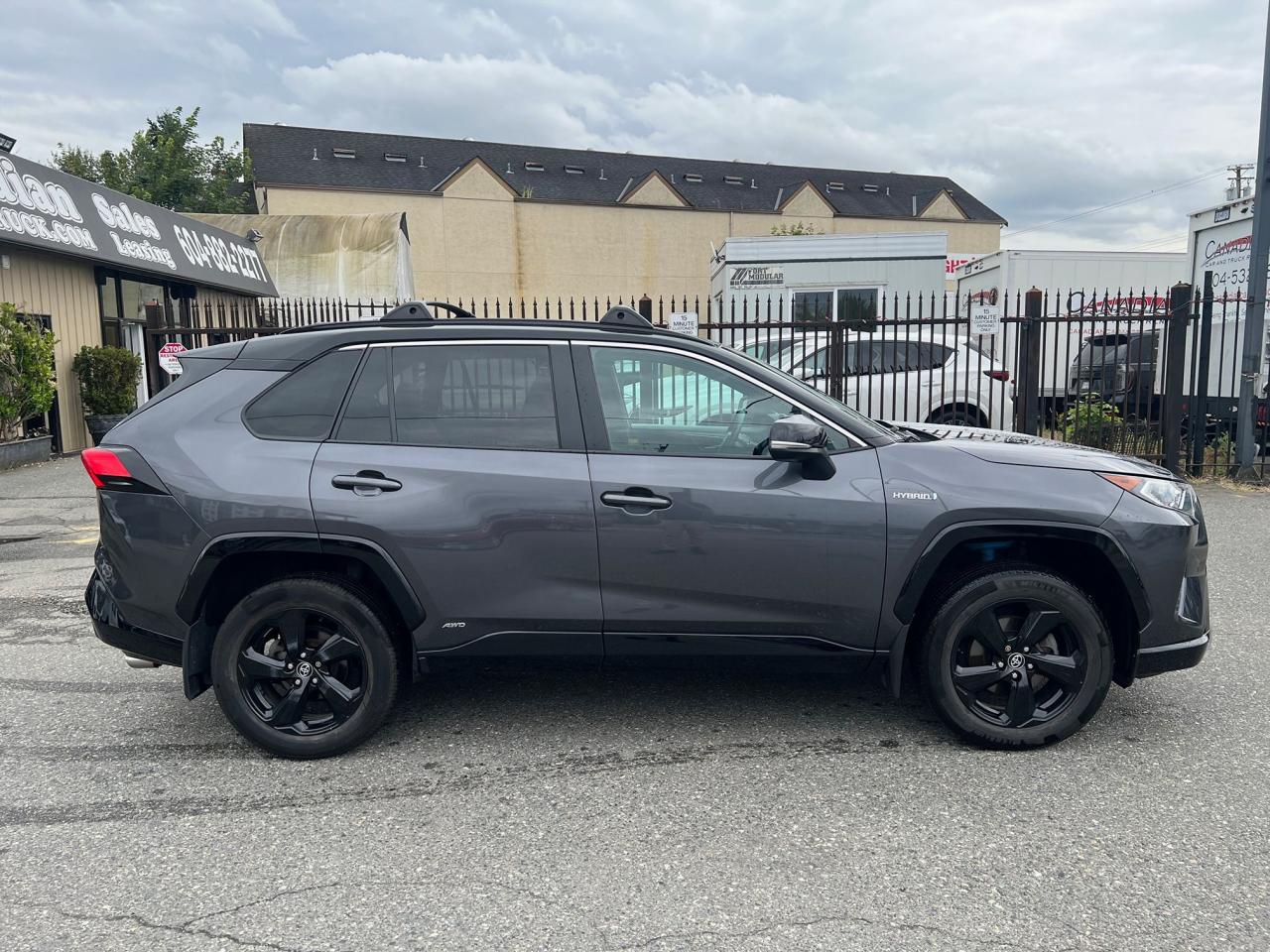 2021 Toyota RAV4 Hybrid XSE Photo10