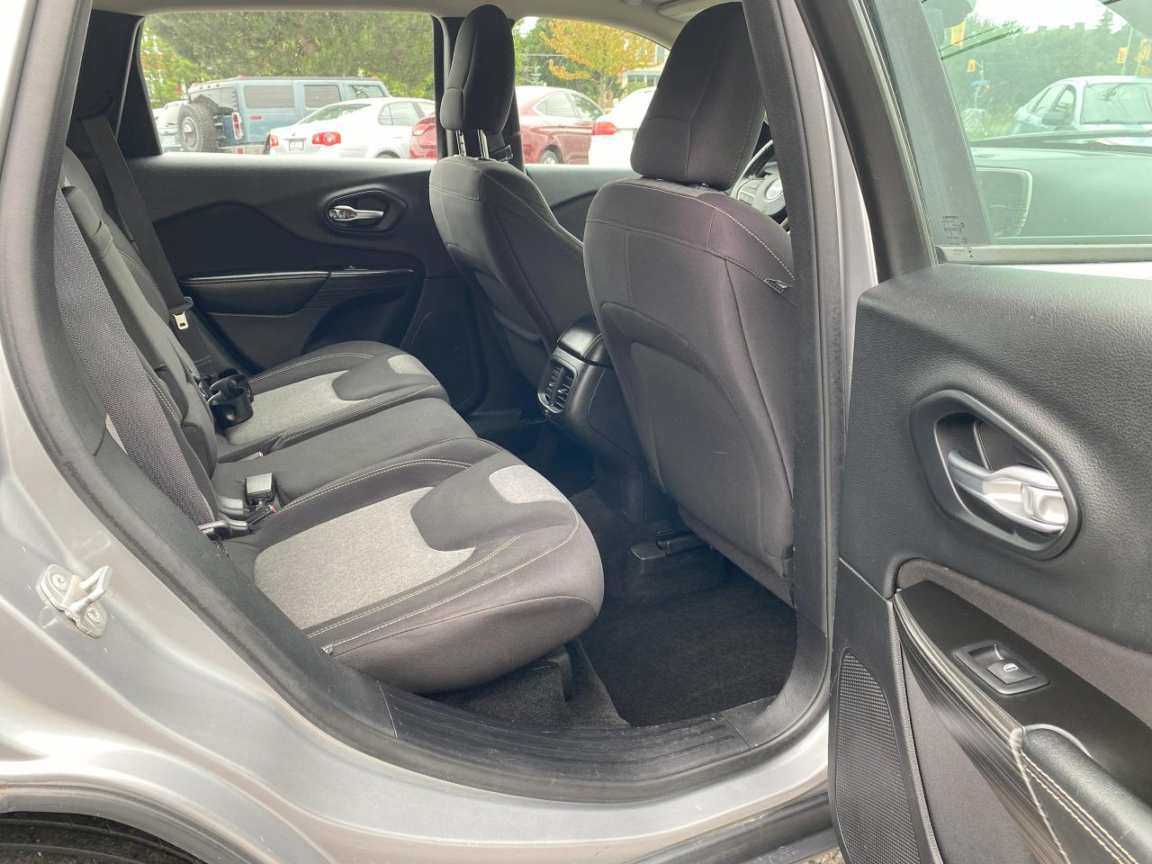 2014 Jeep Cherokee 1 Owner/No Accidents/Automatic/All Wheel Drive - Photo #10