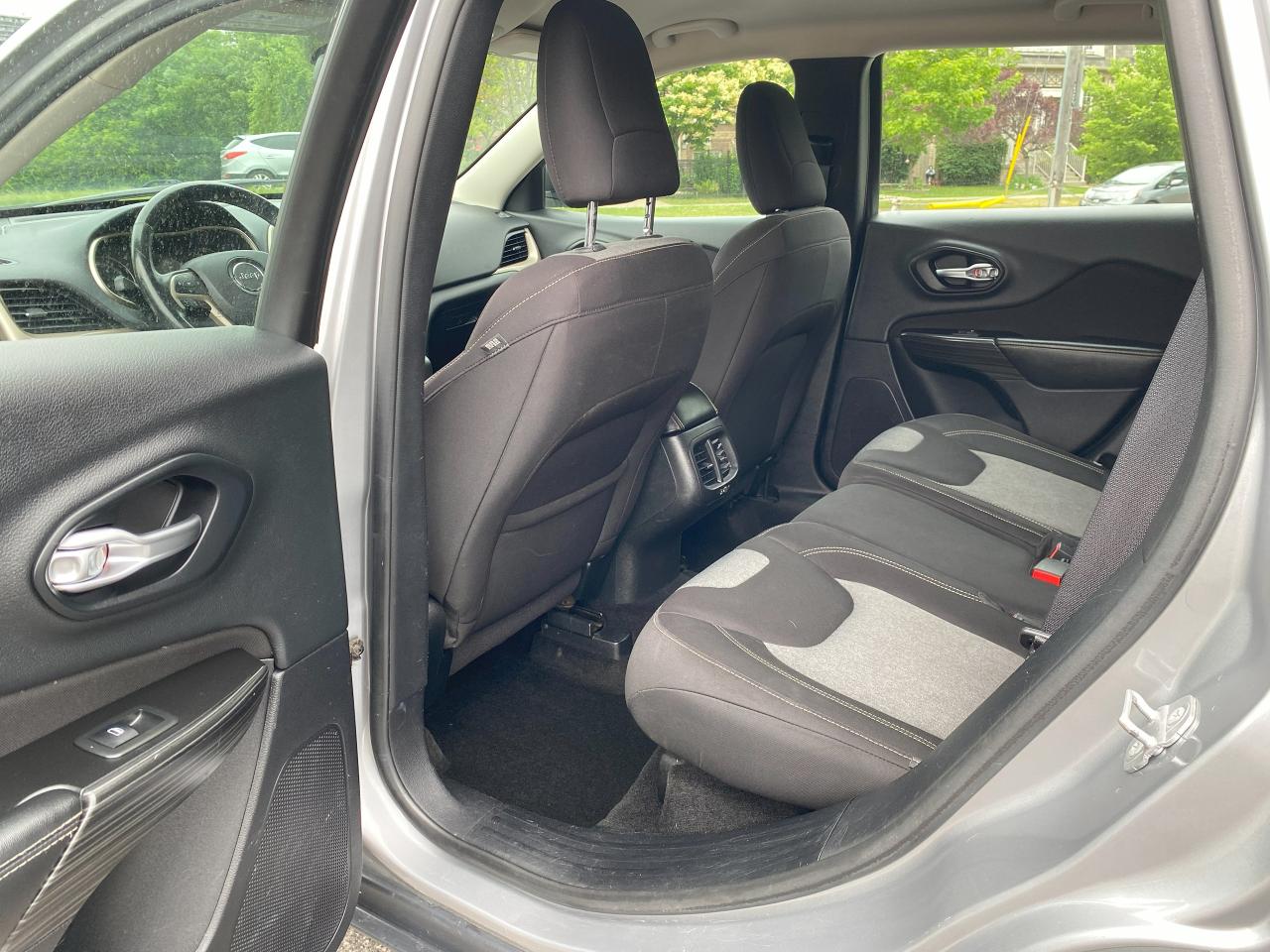 2014 Jeep Cherokee 1 Owner/No Accidents/Automatic/All Wheel Drive - Photo #12